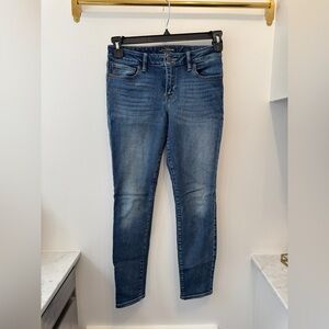 Lucky Brand Blue Jeans with Tapered Leg and Faded Wash